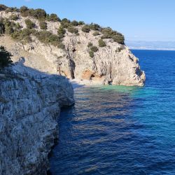 Klancac beach'in fotoğrafı turkuaz saf su yüzey ile