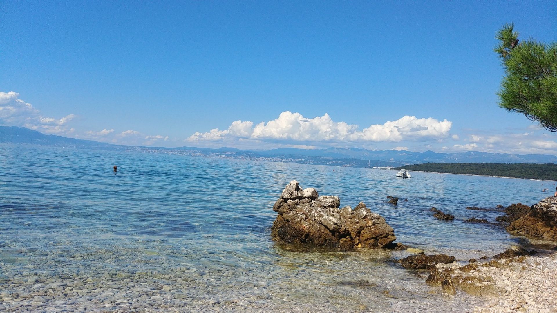 Njivice small beaches'in fotoğrafı birden fazla geniş koy ile birlikte