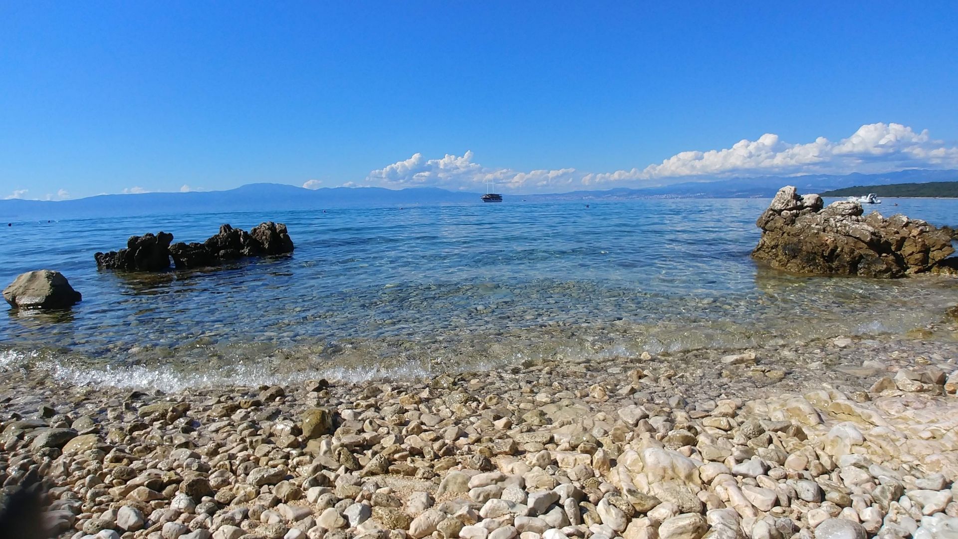 Njivice small beaches'in fotoğrafı çok temiz temizlik seviyesi ile