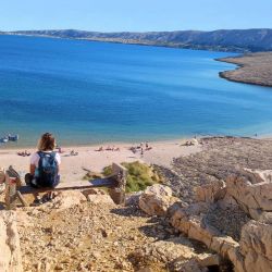 Rucica beach'in fotoğrafı turkuaz saf su yüzey ile