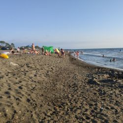 Ureki Nature beach'in fotoğrafı - rahatlamayı sevenler arasında popüler bir yer