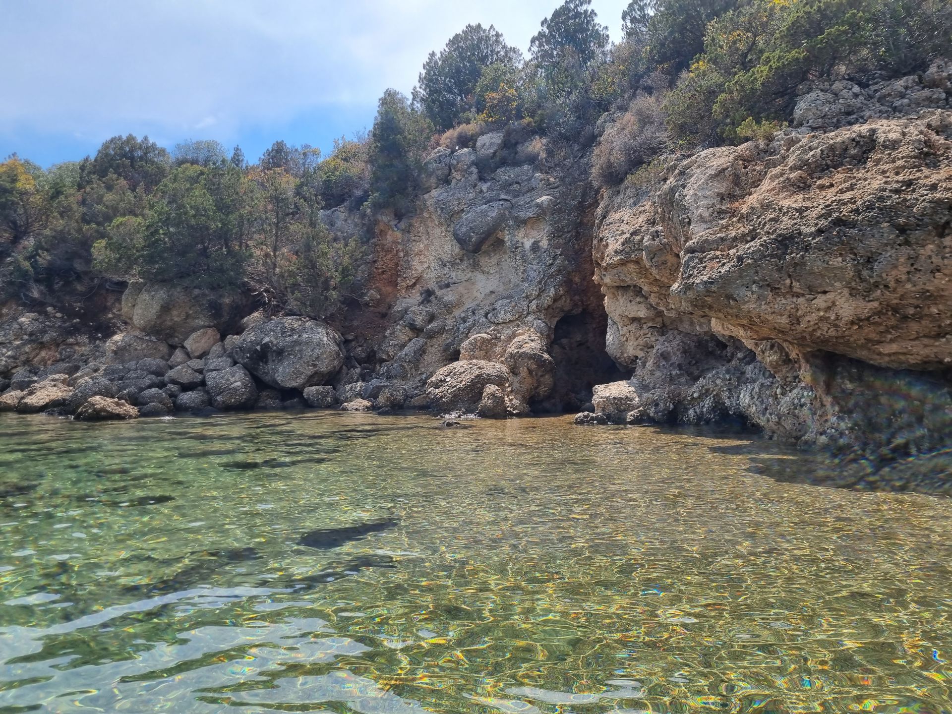 Marathi III beach'in fotoğrafı çok temiz temizlik seviyesi ile