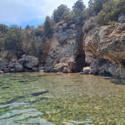 Marathi III beach'in fotoğrafı çok temiz temizlik seviyesi ile