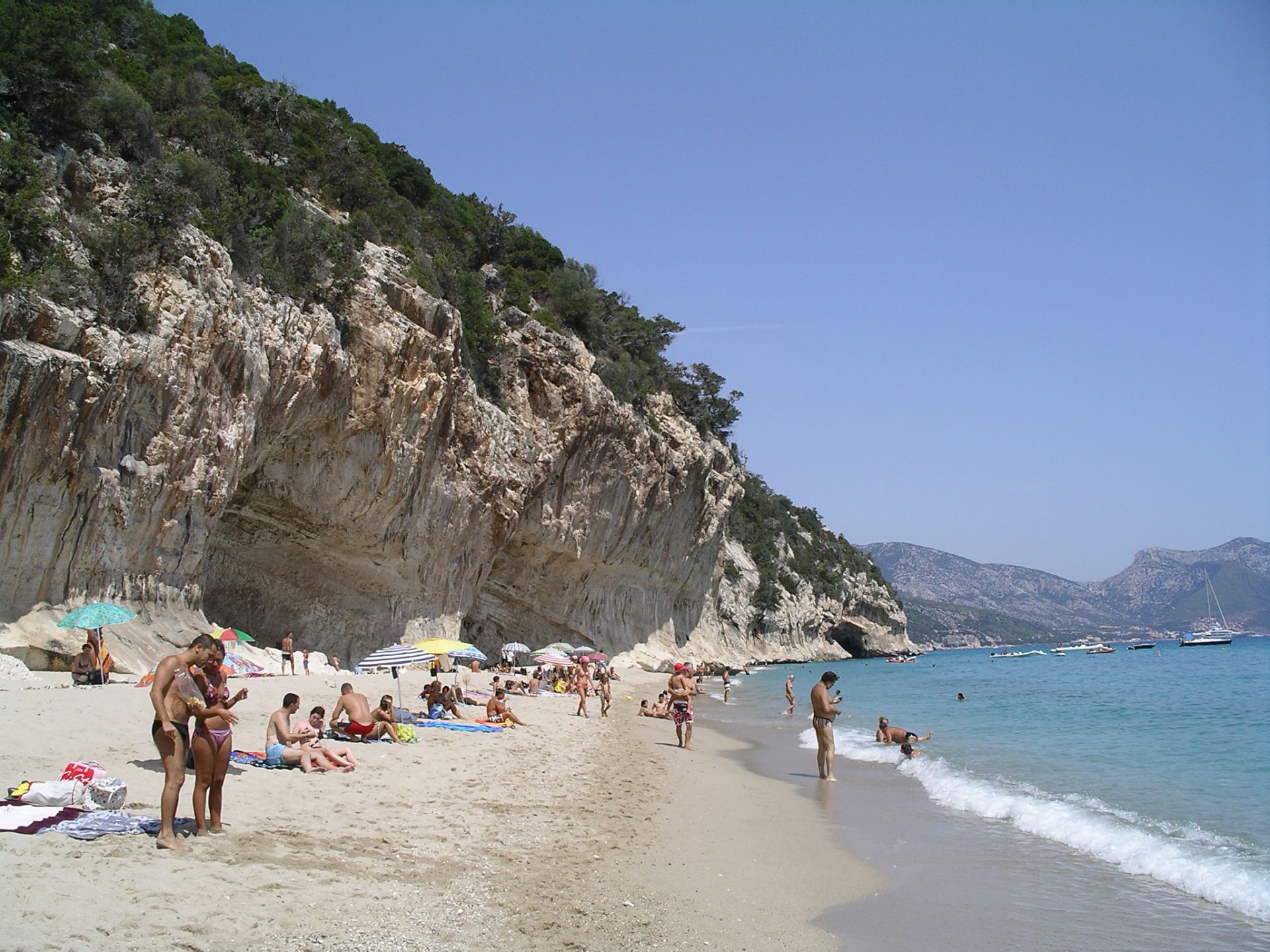 Cala Luna'in fotoğrafı - rahatlamayı sevenler arasında popüler bir yer