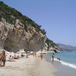 Cala Luna'in fotoğrafı - rahatlamayı sevenler arasında popüler bir yer