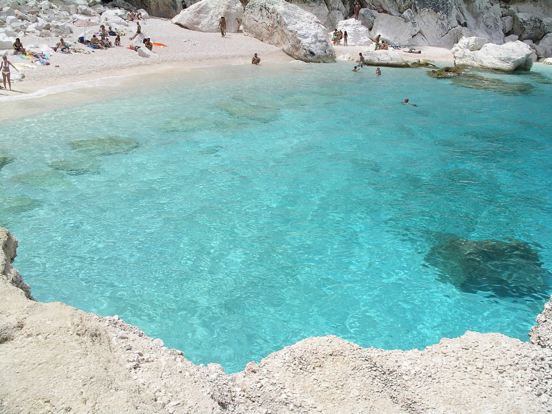 Cala Mariolu'in fotoğrafı - rahatlamayı sevenler arasında popüler bir yer