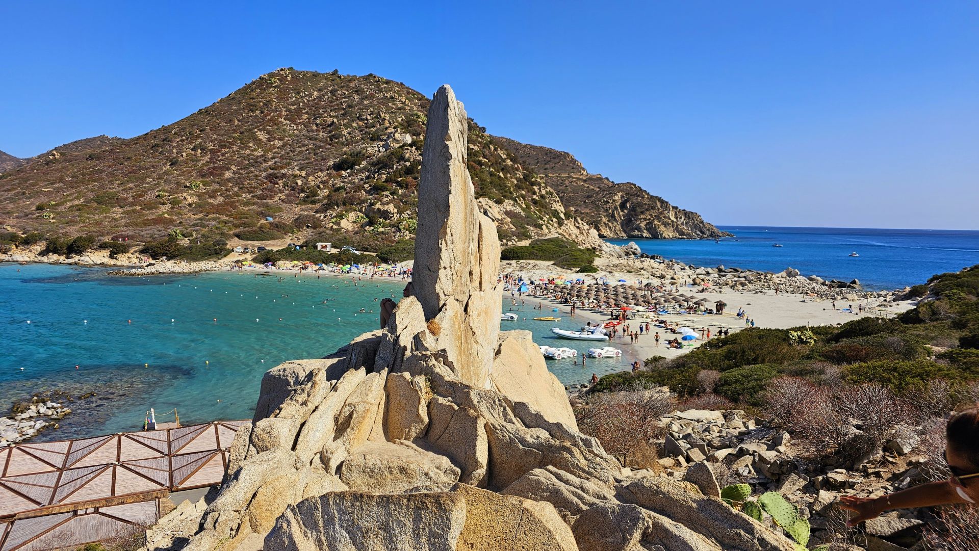 Punta Molentis Plajı'in fotoğrafı - rahatlamayı sevenler arasında popüler bir yer
