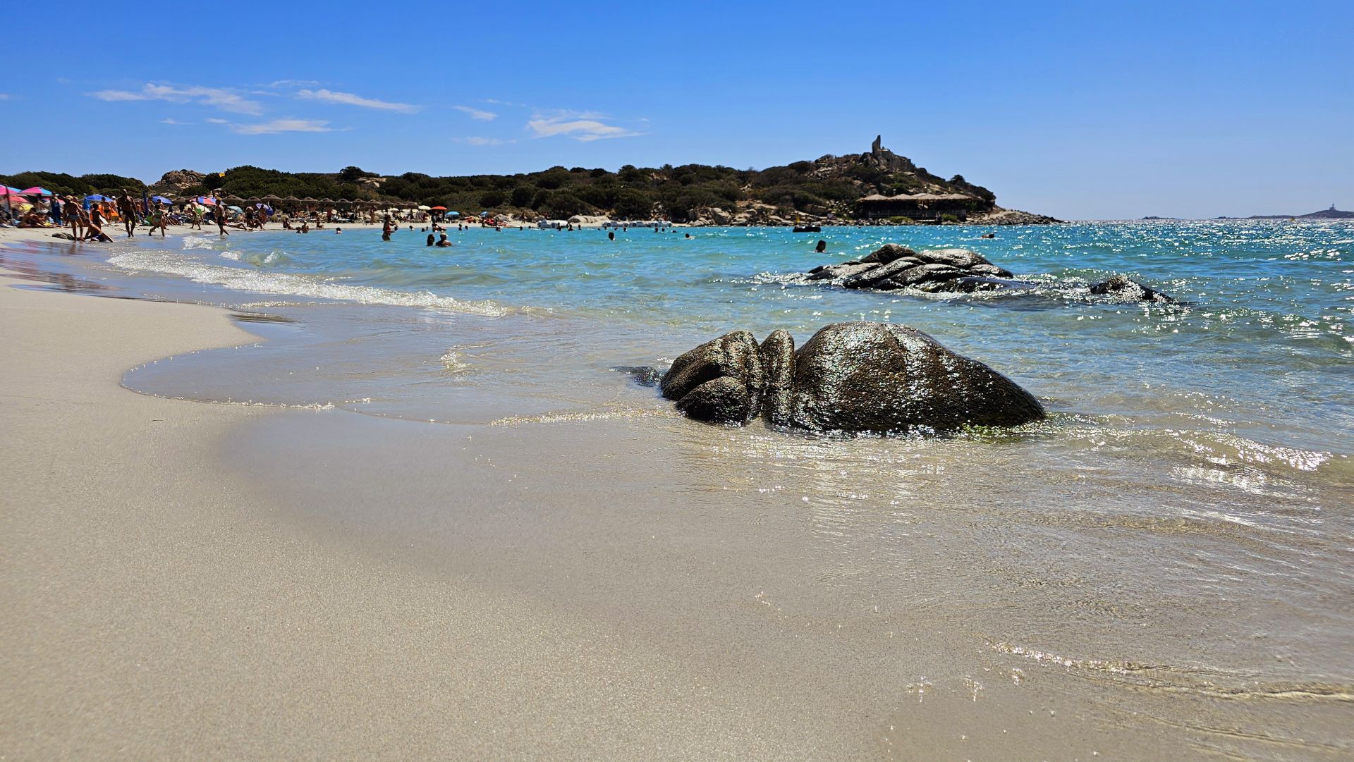 Punta Molentis Plajı'in fotoğrafı - Çocuklu aile gezginleri için önerilir
