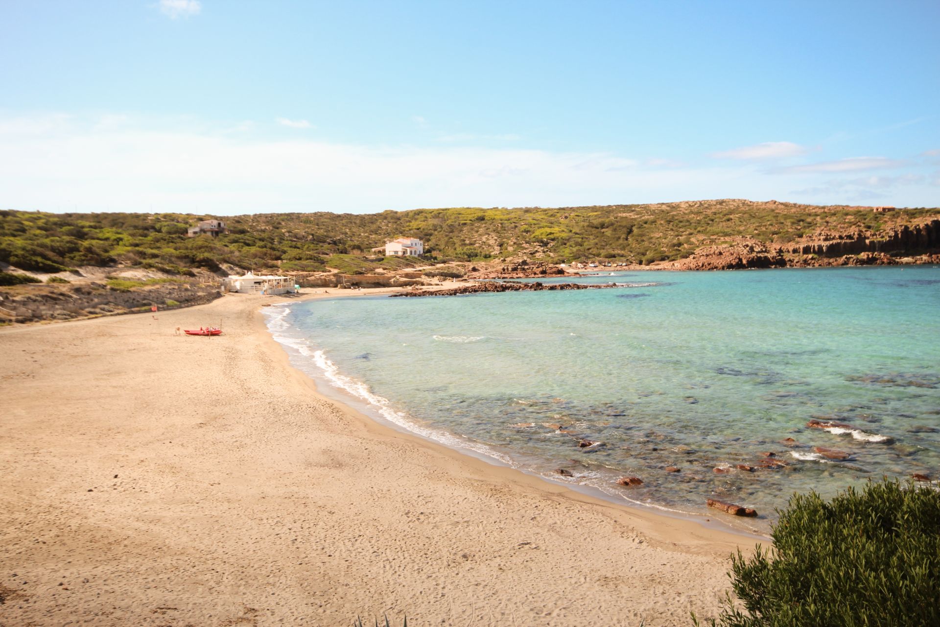 Spiaggia La Caletta'in fotoğrafı - rahatlamayı sevenler arasında popüler bir yer