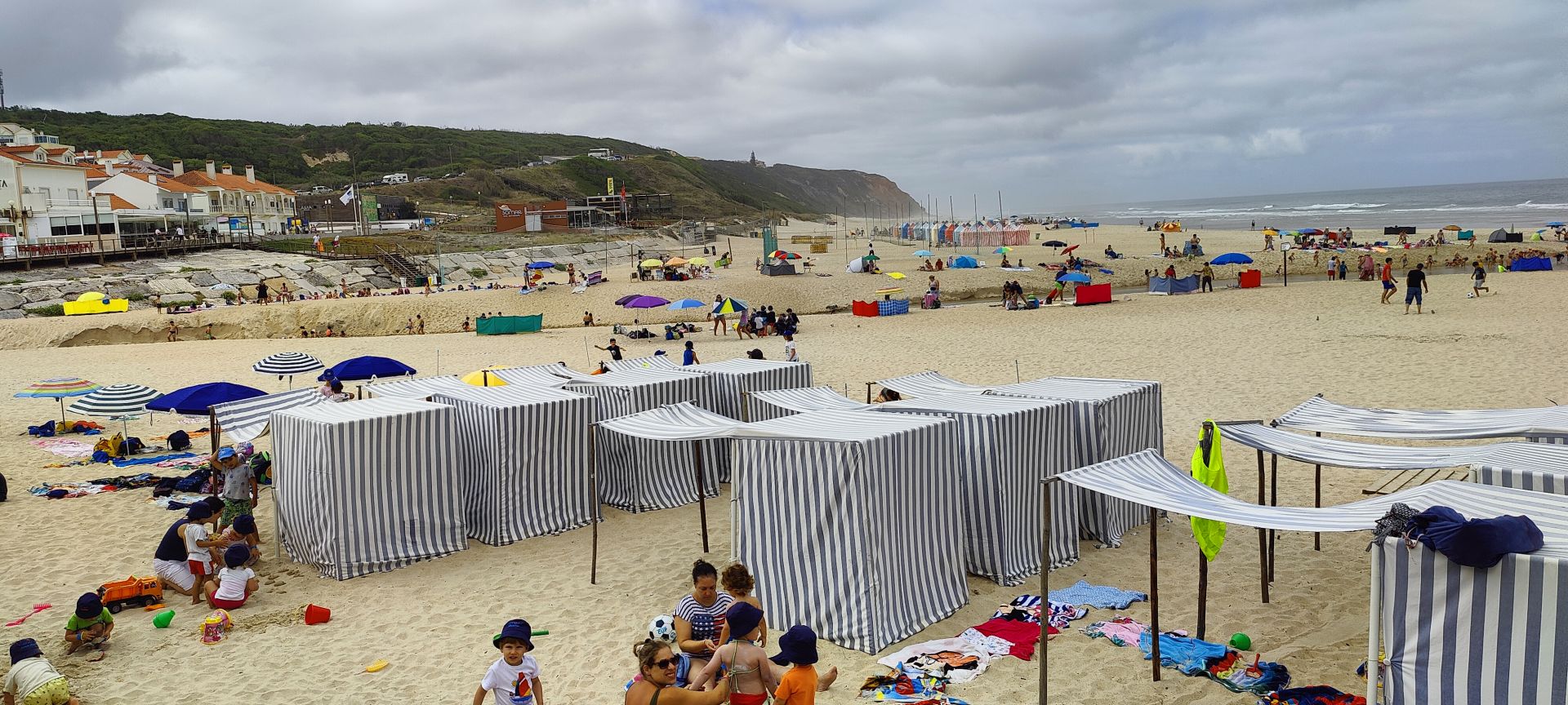Praia da Mina'in fotoğrafı - rahatlamayı sevenler arasında popüler bir yer