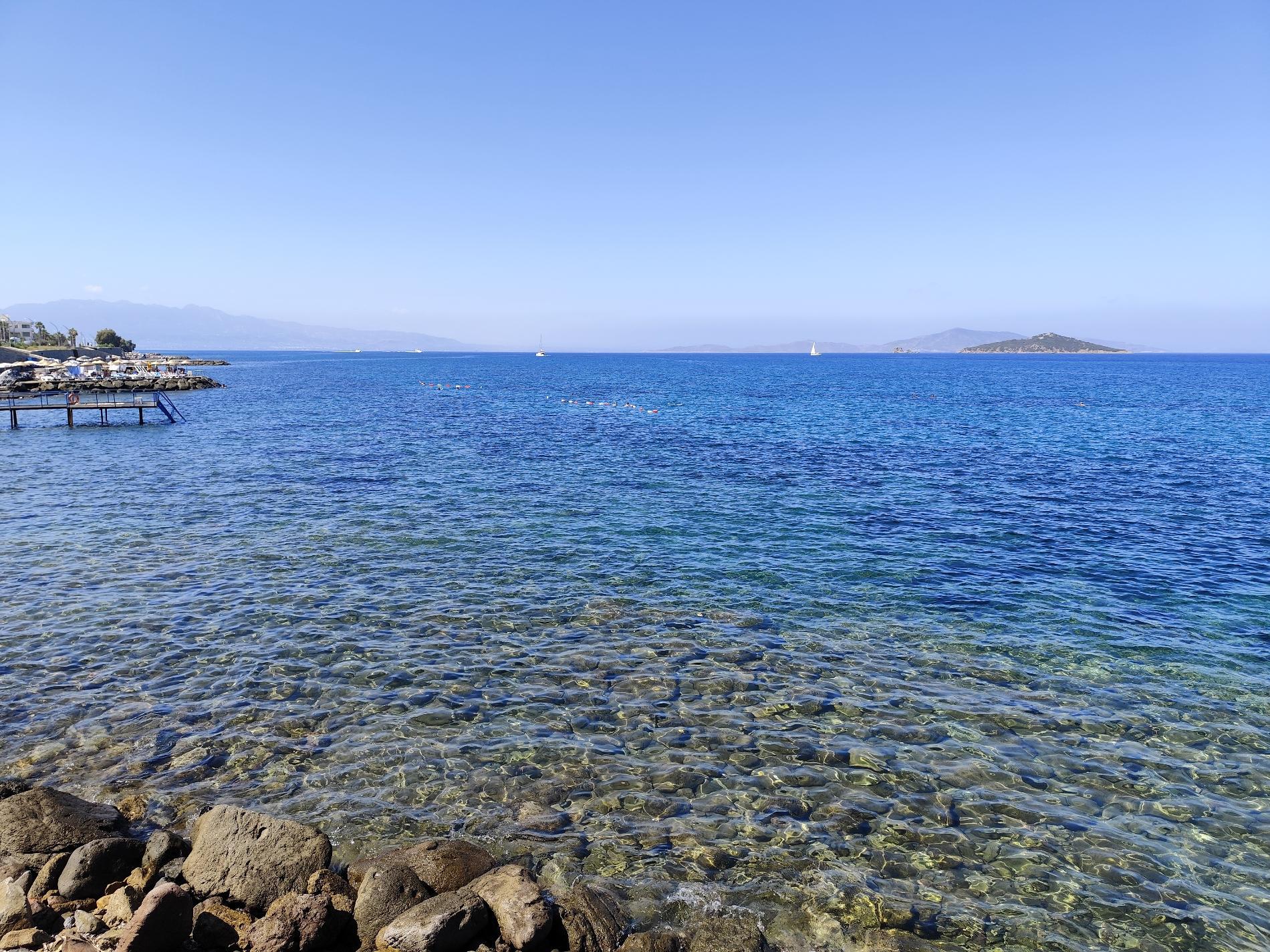 Turgutreis beach II'in fotoğrafı - rahatlamayı sevenler arasında popüler bir yer