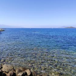 Turgutreis beach II'in fotoğrafı - rahatlamayı sevenler arasında popüler bir yer