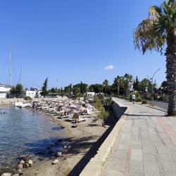 Turgutreis beach'in fotoğrafı küçük koy ile birlikte
