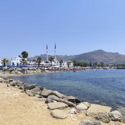 Ayvan beach'in fotoğrafı - rahatlamayı sevenler arasında popüler bir yer