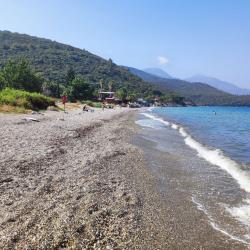 Guzelcamli beach'in fotoğrafı - rahatlamayı sevenler arasında popüler bir yer