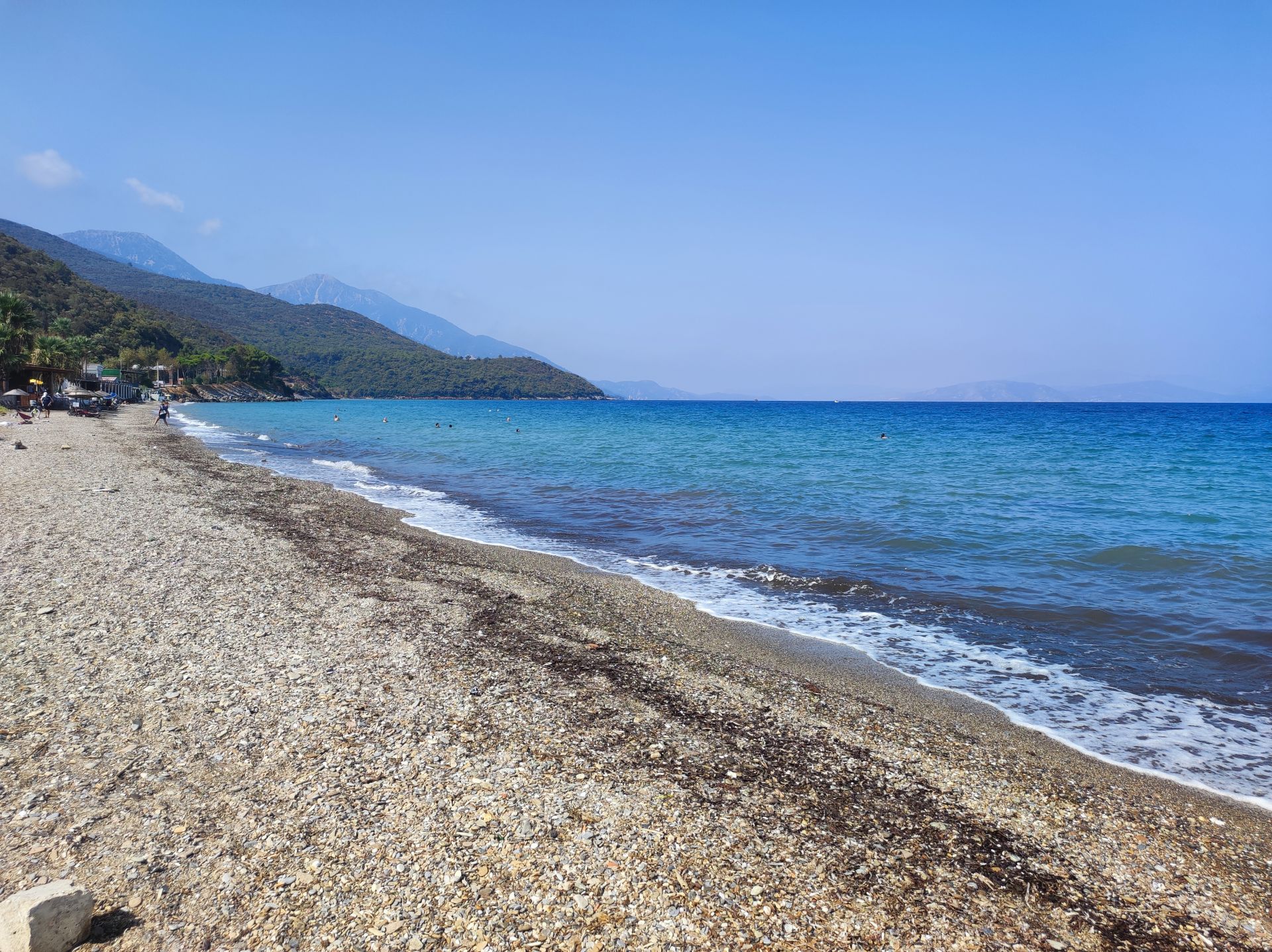 Guzelcamli beach'in fotoğrafı geniş bir kıyı şeridi ile birlikte