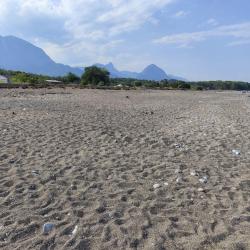 Kemer Halk Plajı III'in fotoğrafı - rahatlamayı sevenler arasında popüler bir yer