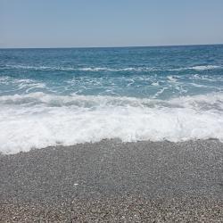 Macar beach'in fotoğrafı geniş bir kıyı şeridi ile birlikte